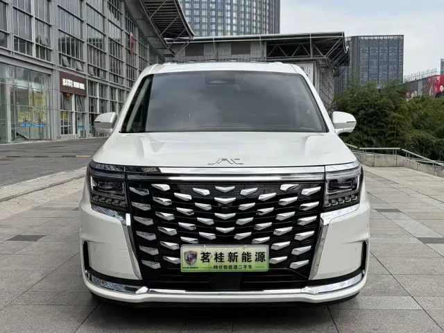 JAC Refine RF8 PHEV — Фото автомобиля 2