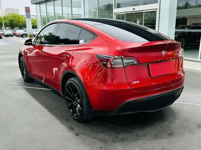 Tesla Model Y — Фото автомобиля 4
