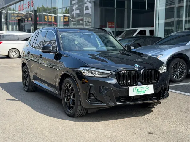 BMW iX3 — Фото автомобиля 3