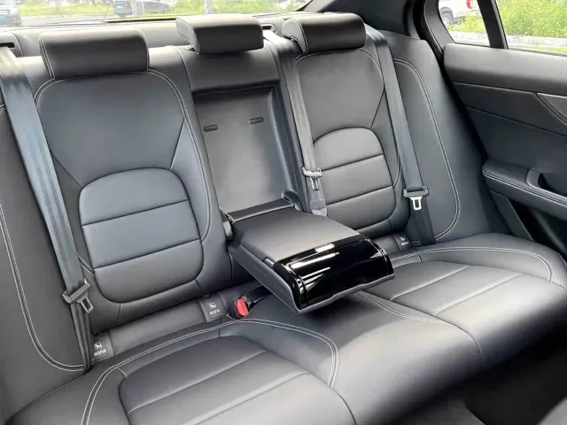Jaguar XEL — Фото автомобиля 18