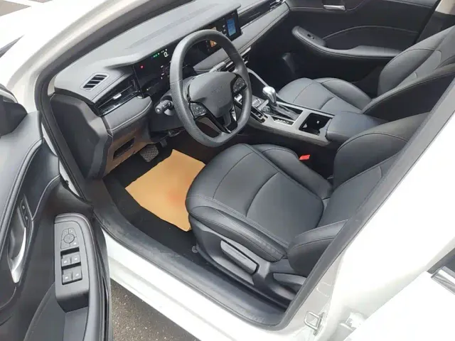 Roewe i5 — Фото автомобиля 15