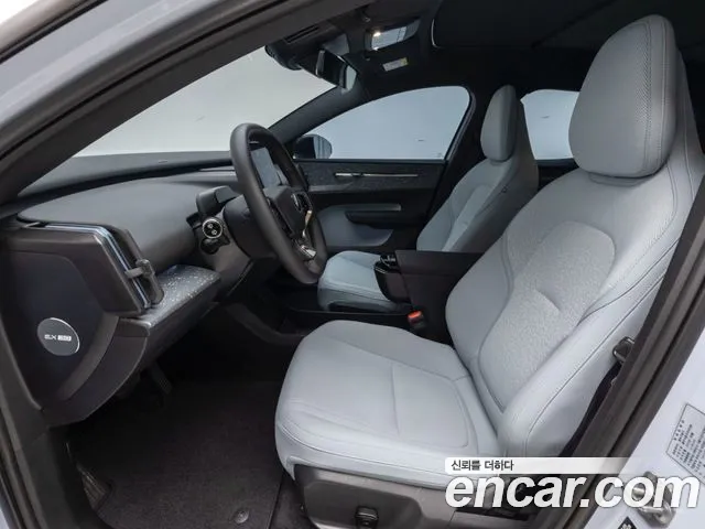 Volvo EX30 — Фото автомобиля 11