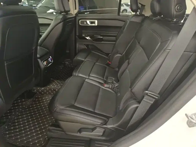 Ford Explorer — Фото автомобиля 16