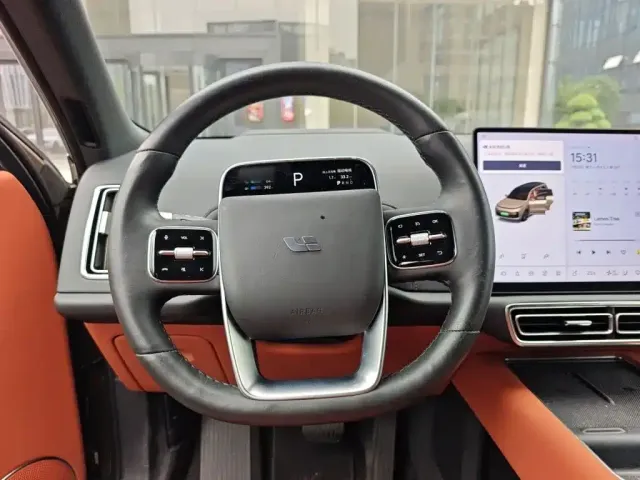 Li Auto L9 — Фото автомобиля 2