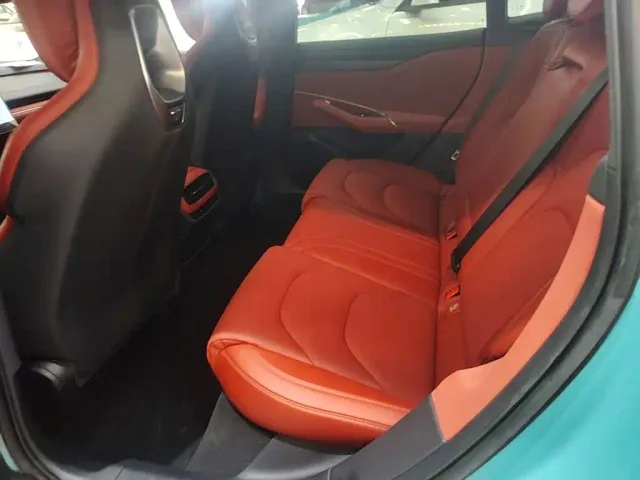 Xiaomi SU7 — Фото автомобиля 16