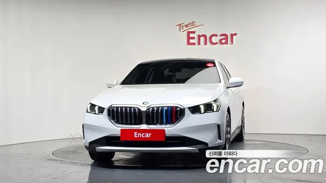 BMW 5-Series — Фото автомобиля 3