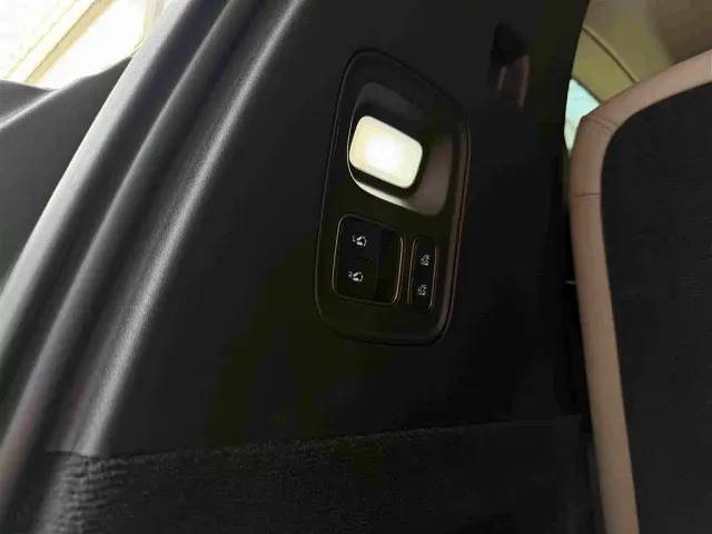 Li Auto i8 — Фото автомобиля 22