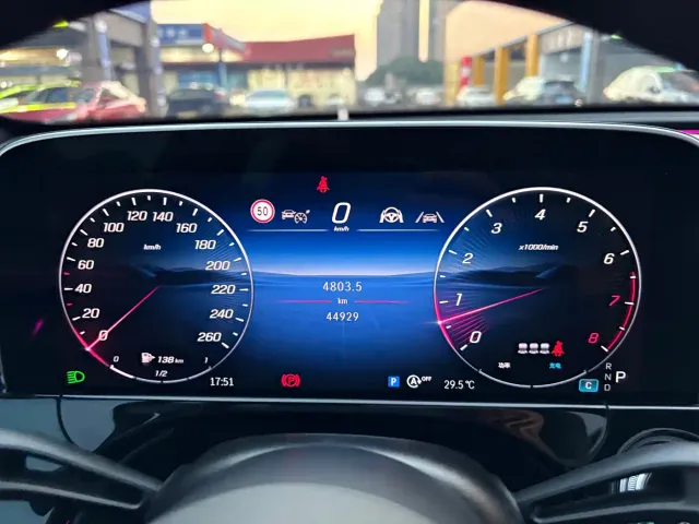 Mercedes-Benz E-Class — Фото автомобиля 21