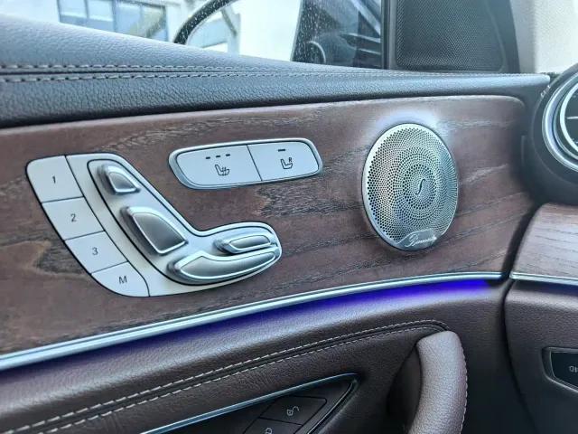 Mercedes-Benz E-Class — Фото автомобиля 7