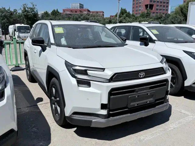 Toyota RAV4 — Фото автомобиля 3