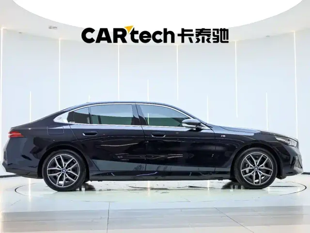 BMW BMW i5 2024 eDrive 35L M Sport Package — Фото автомобиля 4