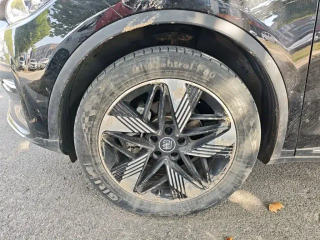 BYD Tang — Фото автомобиля 22