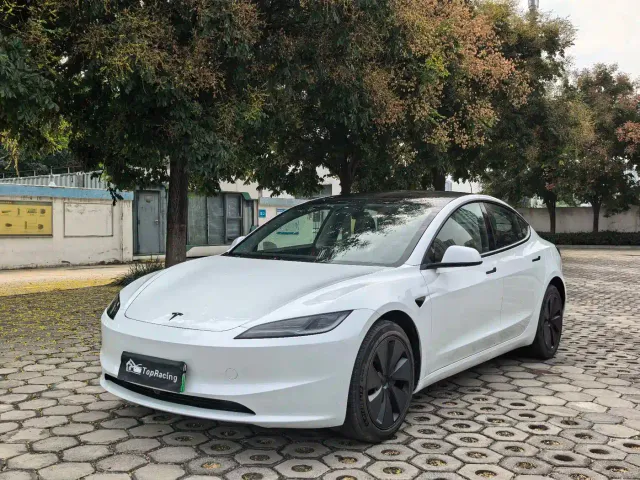 Фотография автомобиля — Tesla Model 3