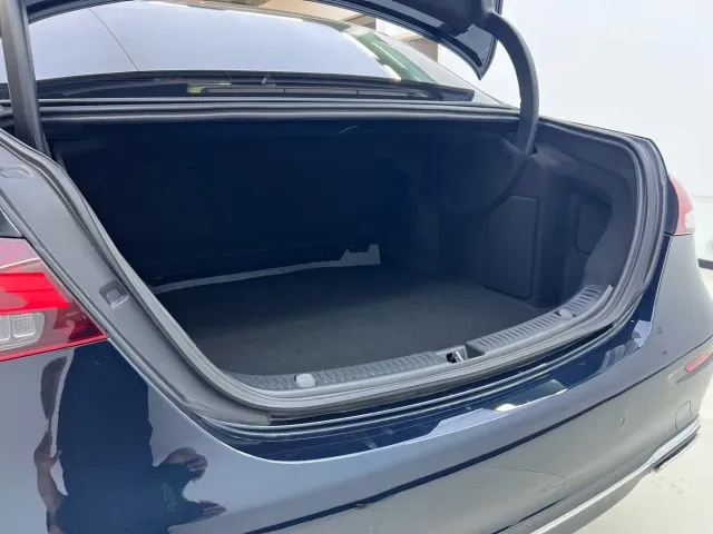 Mercedes-Benz E-Class — Фото автомобиля 17