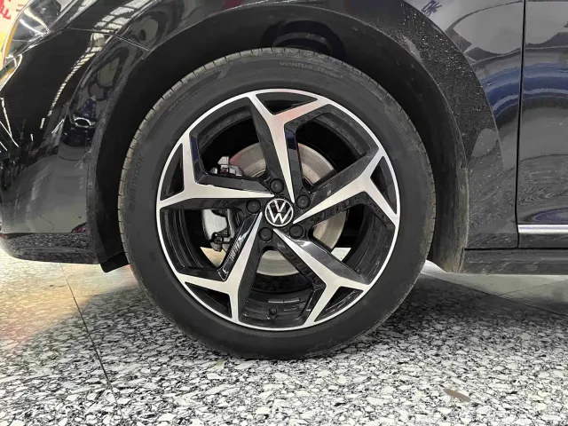 Volkswagen Passat — Фото автомобиля 14
