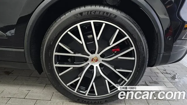 Porsche Macan Electric — Фото автомобиля 5