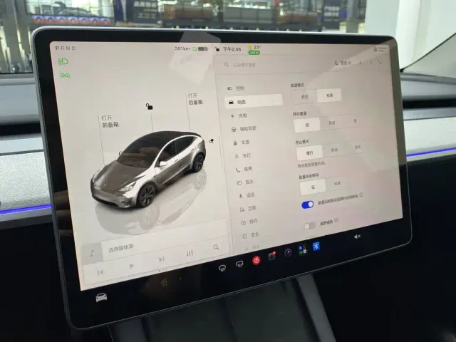 Tesla Model Y — Фото автомобиля 15