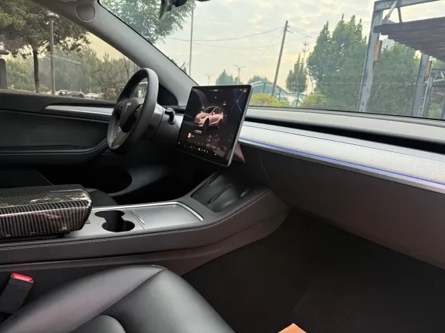 Tesla Model Y — Фото автомобиля 15