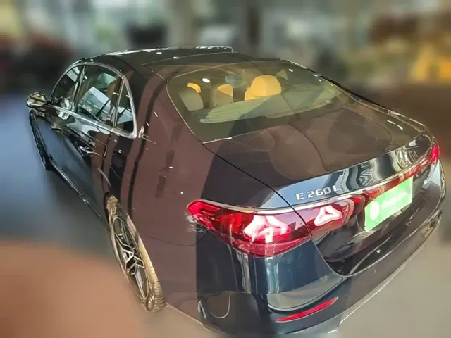 Mercedes-Benz E-Class — Фото автомобиля 6