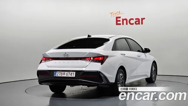 Hyundai Avante CN7 — Фото автомобиля 2