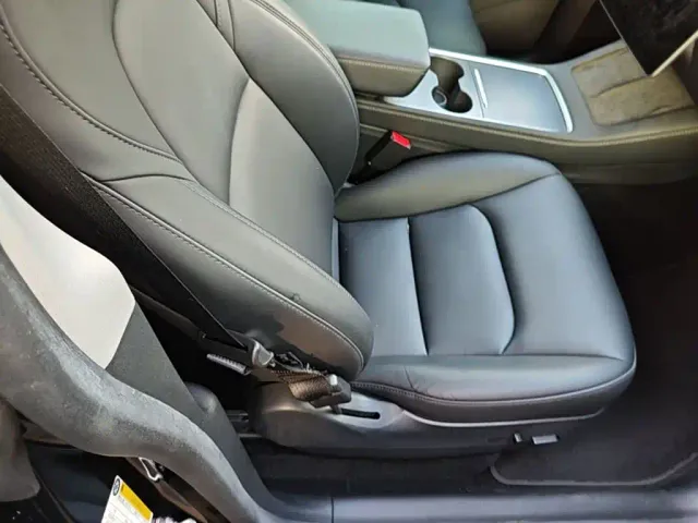 Tesla Model Y — Фото автомобиля 24