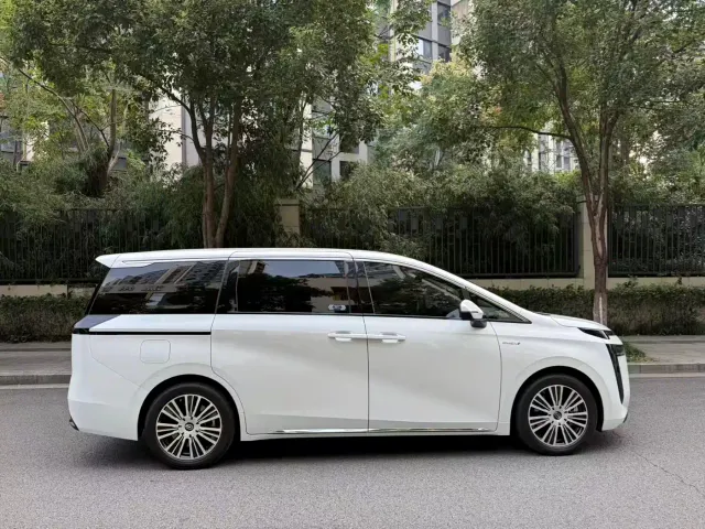 GAC Trumpchi E8 — Фото автомобиля 9
