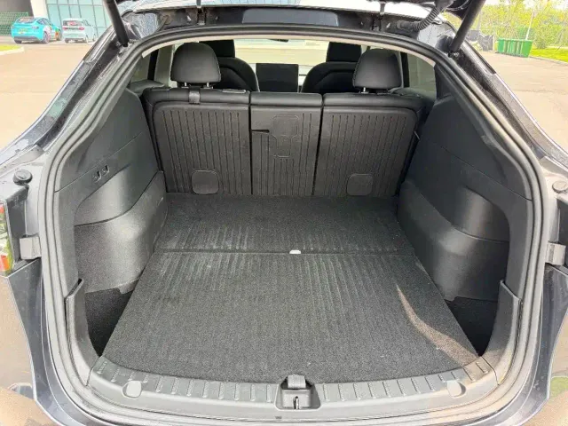 Tesla Model Y — Фото автомобиля 16