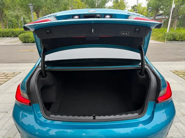 BMW 3 Series — Фото автомобиля 17