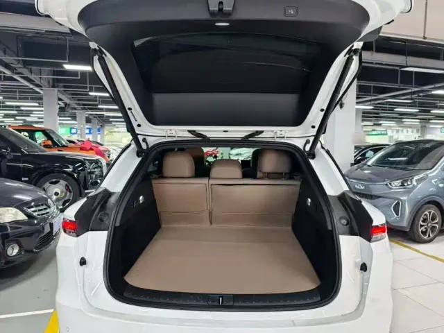 Li Auto i6 — Фото автомобиля 14