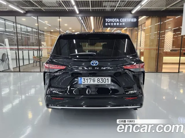 Toyota Sienna — Фото автомобиля 4