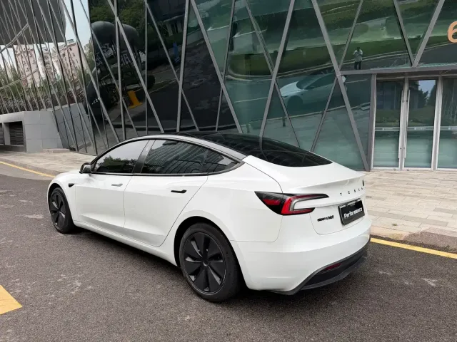 Tesla Model 3 2023 Rear-Wheel Drive — Фото автомобиля 4