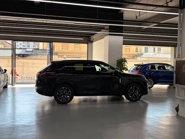 Lynk & Co 08 EM-P — Фото автомобиля 12