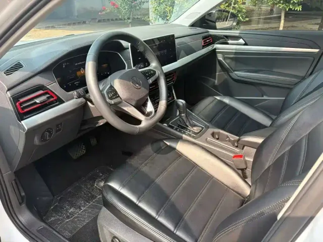 Volkswagen Lavida — Фото автомобиля 5