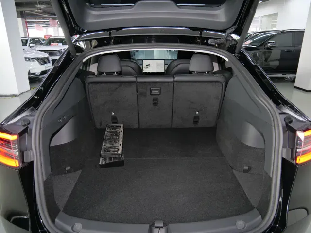 Tesla Model Y — Фото автомобиля 15