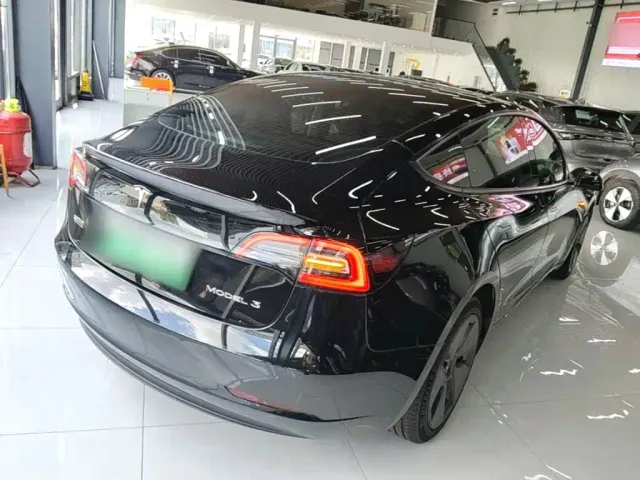 Tesla Model 3 — Фото автомобиля 6