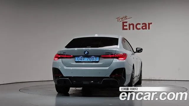 BMW i4 — Фото автомобиля 4