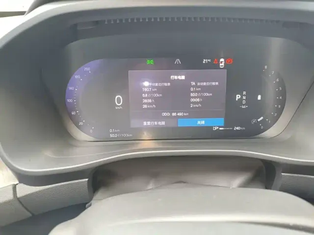 Volvo XC40 — Фото автомобиля 11