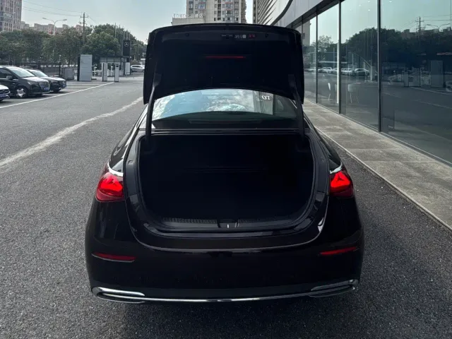 Mercedes-Benz E-Class — Фото автомобиля 13