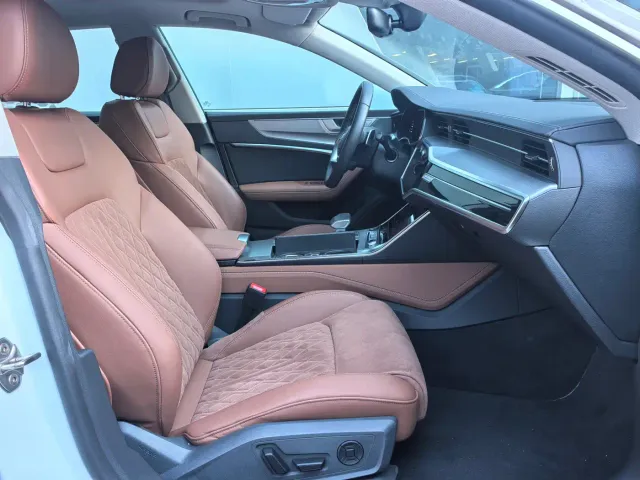 Audi A7L — Фото автомобиля 14