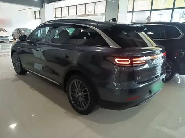 Leapmotor C11 — Фото автомобиля 4
