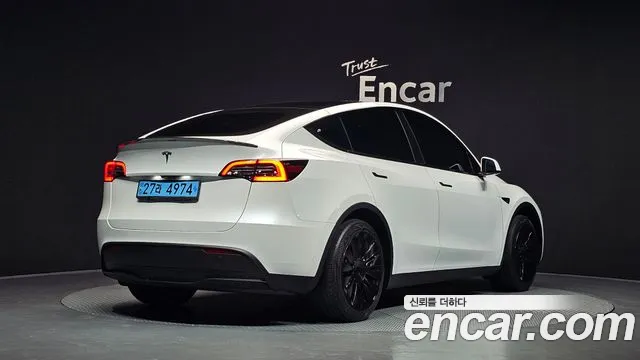 Tesla Model Y — Фото автомобиля 2