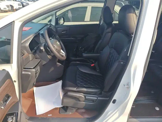 Honda Odyssey 2024 2.0L e:HEV Sharp·Comfort Edition — Фото автомобиля 14