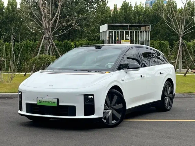 Фотография автомобиля — Li Auto i6