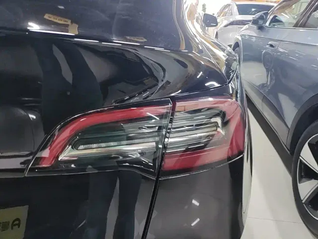 Tesla Model Y — Фото автомобиля 7
