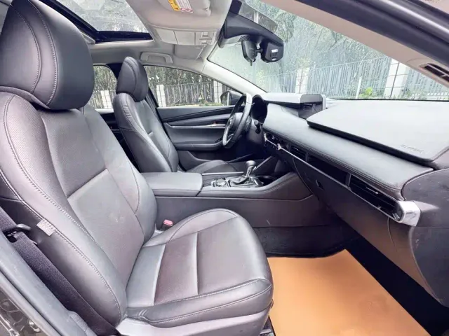 Mazda Axela — Фото автомобиля 16