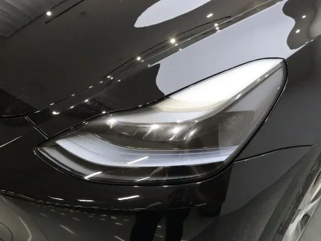 Tesla Model Y — Фото автомобиля 17