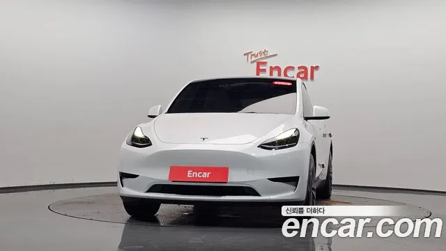 Tesla Model Y — Фото автомобиля 3