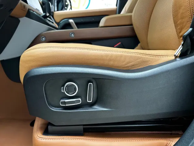 Land Rover Defender — Фото автомобиля 8