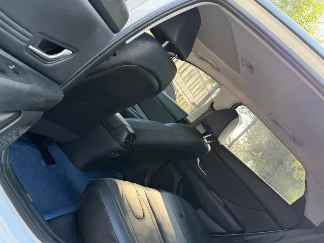 Hyundai Elantra 2022 1.5L CVT LUX Premium Edition — Фото автомобиля 9