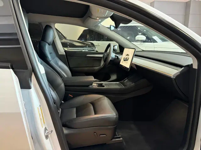 Tesla Model Y — Фото автомобиля 8